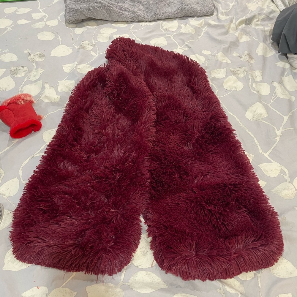 Mycra Pac Deep Red Faux Fur Scarf/Stole w/Pockets